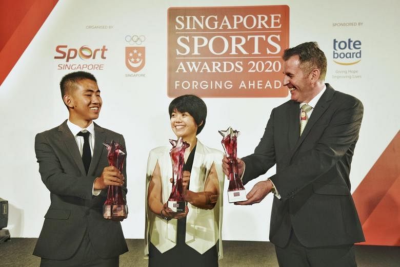 Veteran Gilchrist, Tan mencuri perhatian dengan Sportsman, Sportswoman of the Year menang