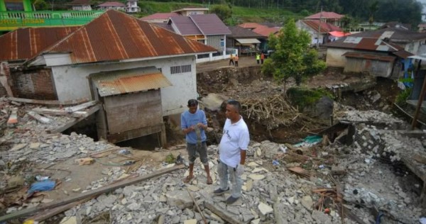 Indonesia Cari 35 Orang yang Masih Hilang dalam Banjir Sumatera yang Mematikan, Asia News